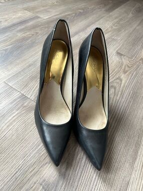 Michael Kors Kelsey Black Pointed-Toe Leather Pumps